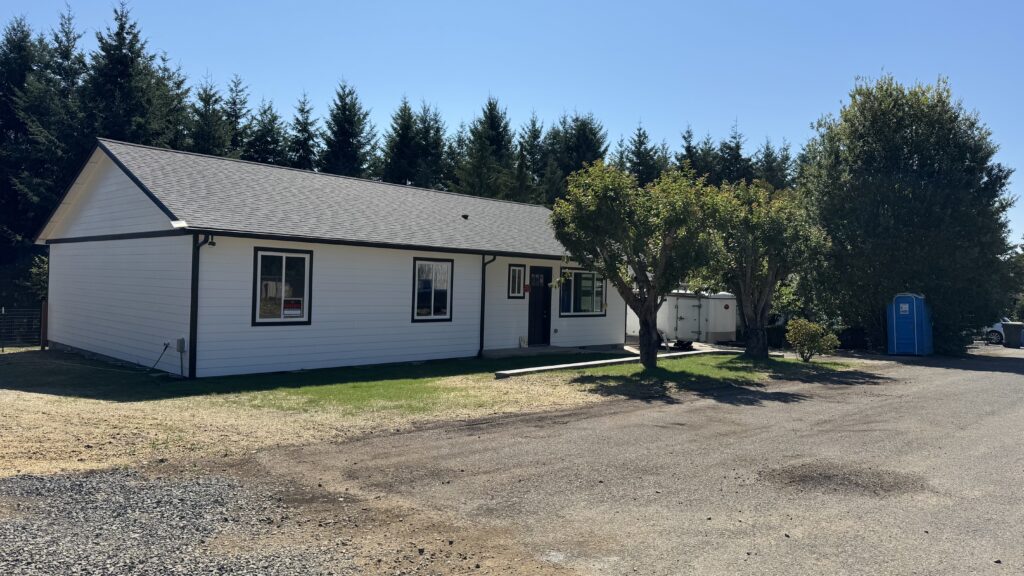 White house gravel driveway